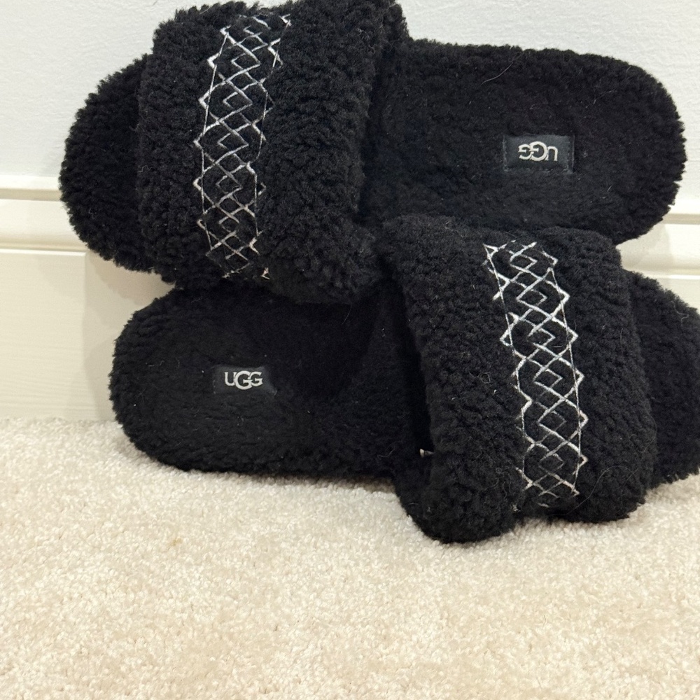 UGG Women’s Fluffy Slide Slippers – Black And White - Picture 2 of 5